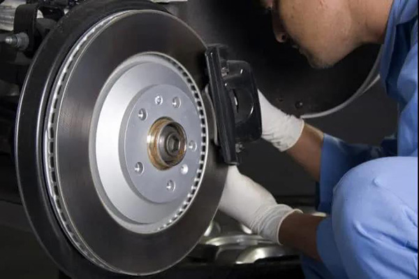 刹车系统保养为什么要先检查刹车油?